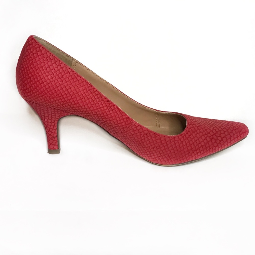 Karen Scott Red heels 👠